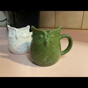 Two ceramic owl coffee cups.